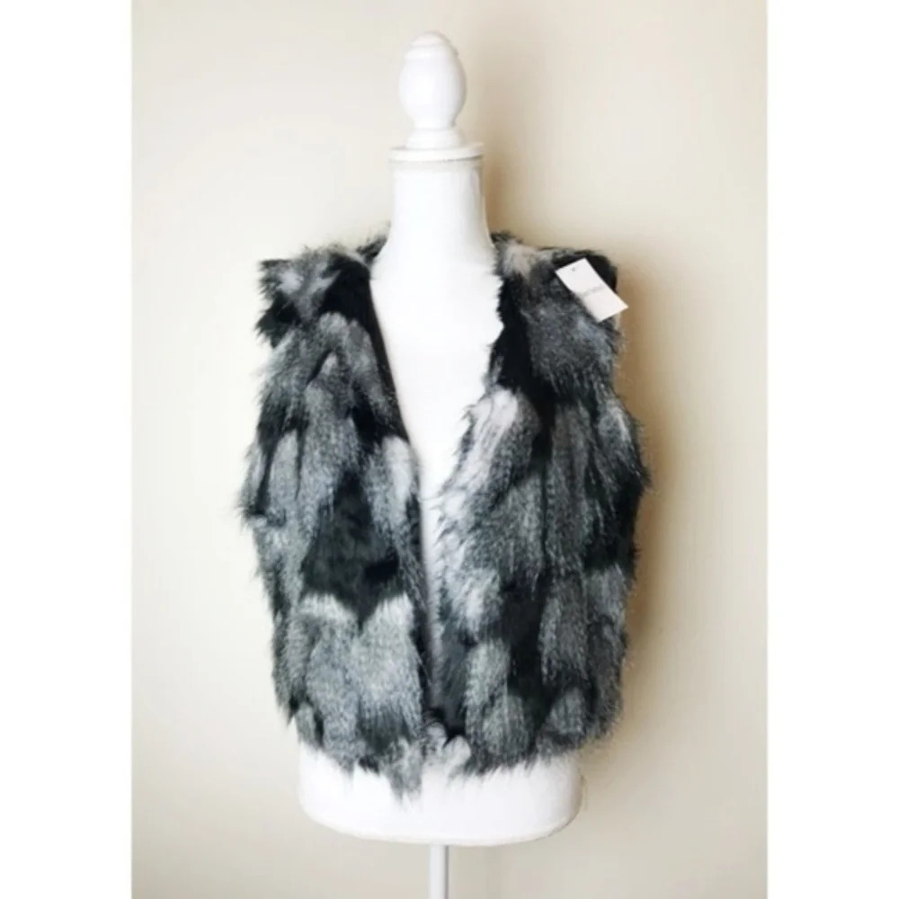 Elian’s Trading Co. • NWT Grey Black Faux …